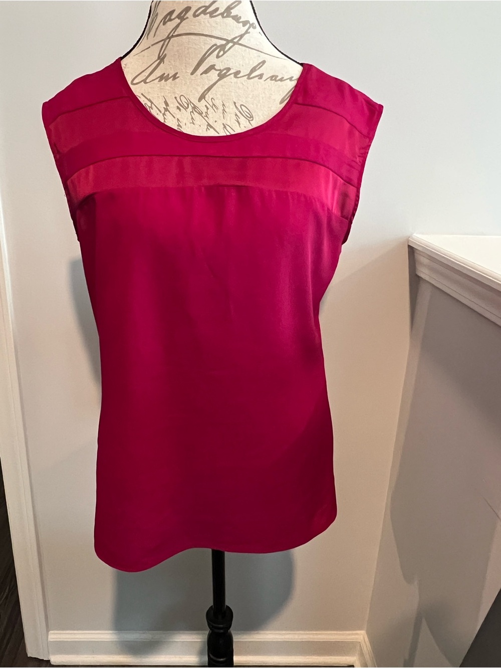New York & Company Fuchsia Sleeveless Camisole